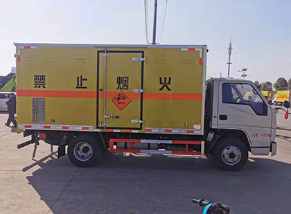 站前爆破器材运输车工人安全操作规范与智能技术保障