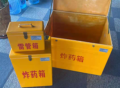 站前玻璃雷管箱生产标准全解析：安全、性能与合规的基石